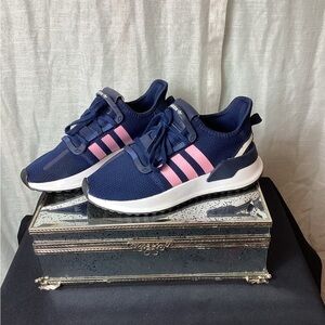 Adidas U_Path Run sneakers; Size: 4